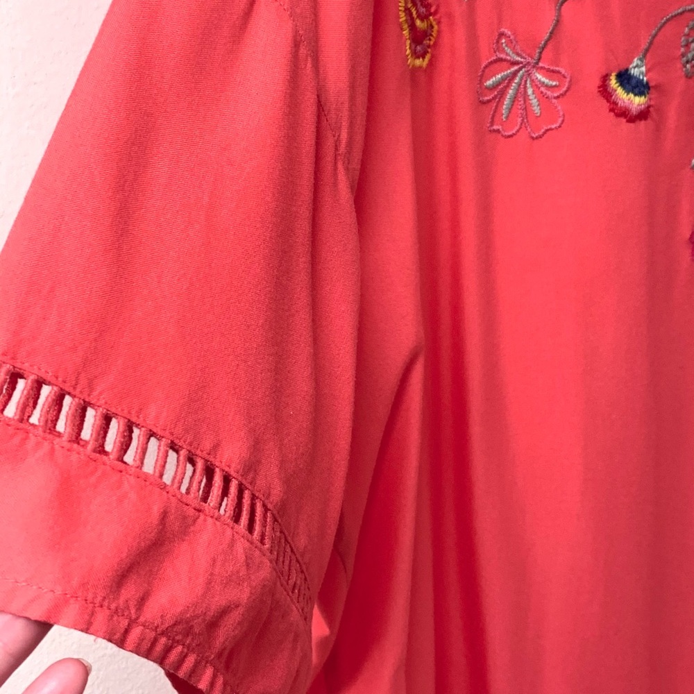 Embroidered Blouse - Picture 3 of 4